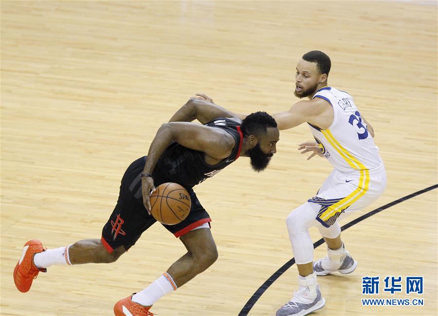 （体育）（3）篮球——NBA西部决赛第一场：勇士战胜火箭