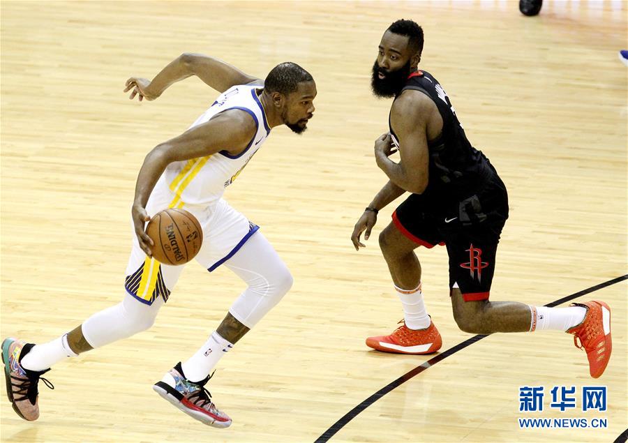 （体育）（8）篮球——NBA西部决赛第一场：勇士战胜火箭